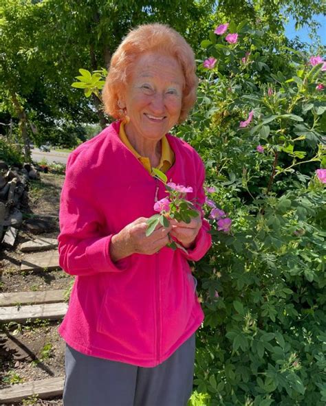 Obituary: Nel Schweiss, the East Side’s Flower Lady, ‘saw the worth of everyone’